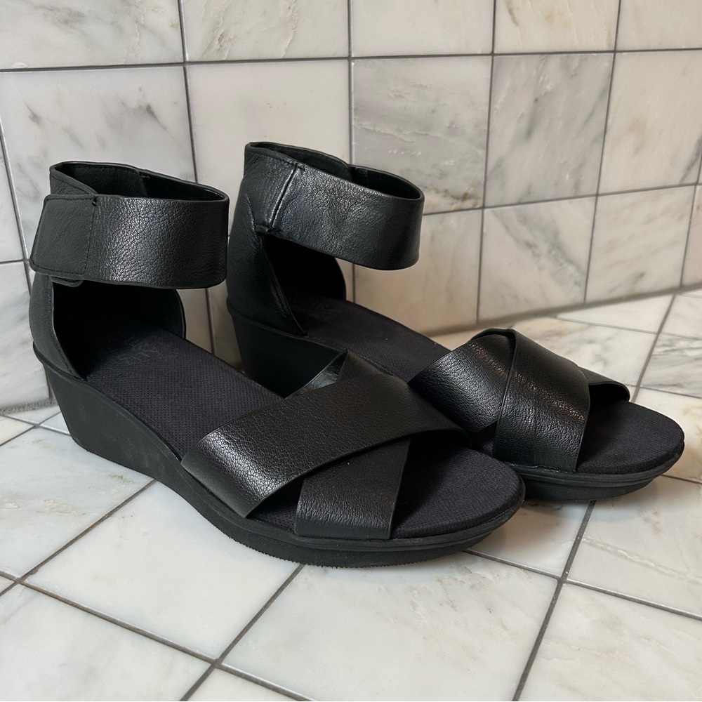 Naturalizer Black Leather Sandals - Picture 4 of 7